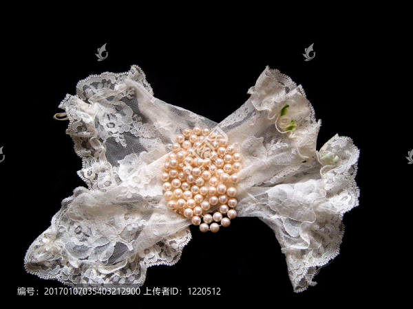 蕾絲手套和珍珠