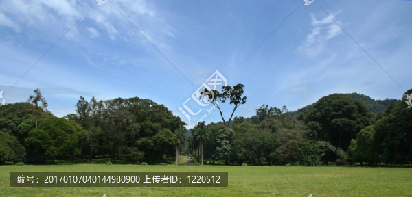 山上的風(fēng)景；藍(lán)天