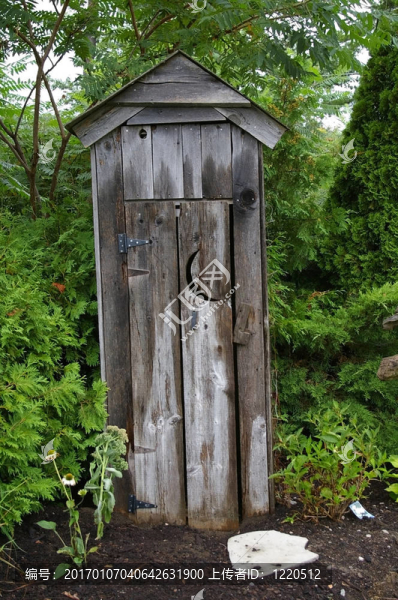 花園里的廁所