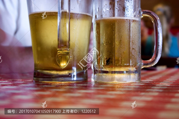 兩杯啤酒