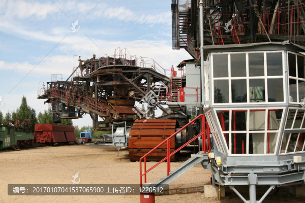 露天采礦挖掘機(jī)