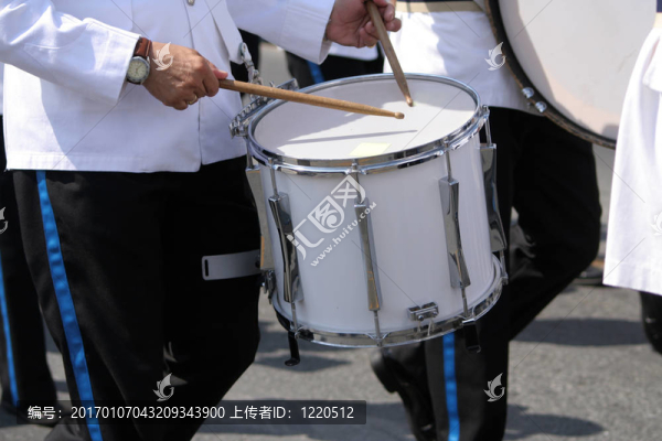 行進(jìn)樂(lè)隊(duì)的鼓手