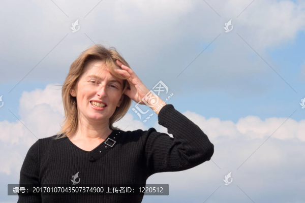 心煩意亂的女人