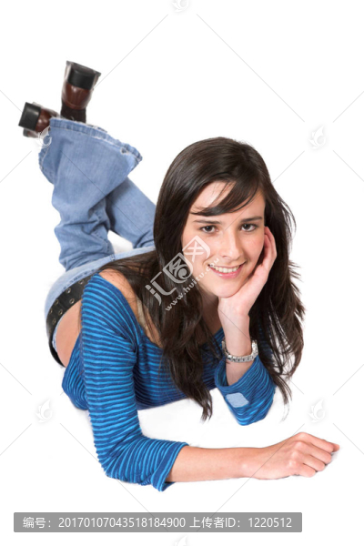 地板上的隨意的女性畫像