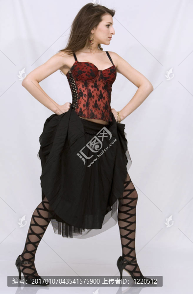 黑發(fā)穿西班牙服裝
