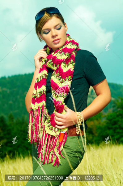 女人和Mouintain戶外