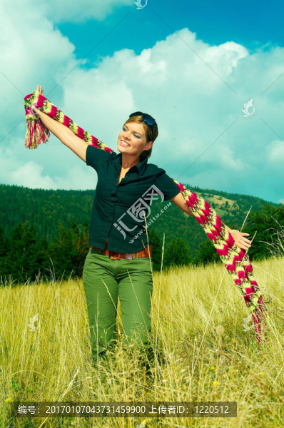 女人和Mouintain戶外