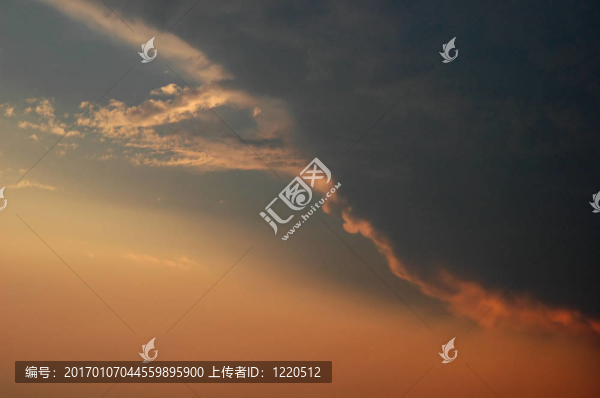 日落的天空摘要