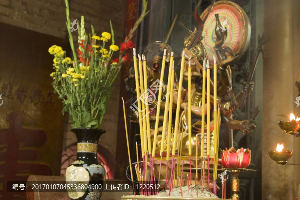 佛教祭壇和香