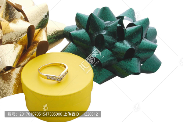 戒指禮品盒和蝴蝶結(jié)