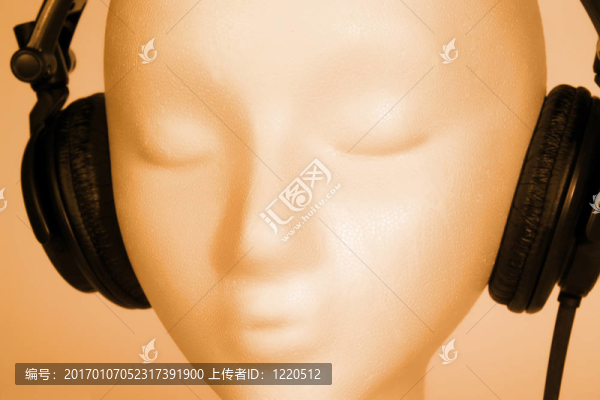 模特聽音樂關(guān)閉