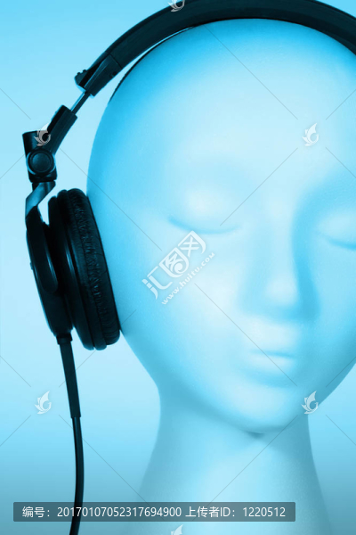模特聽音樂關(guān)閉