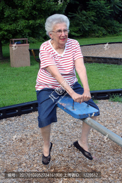 Seesaw,Grandma,4