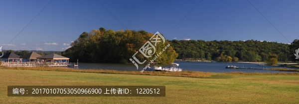 秋天的湖