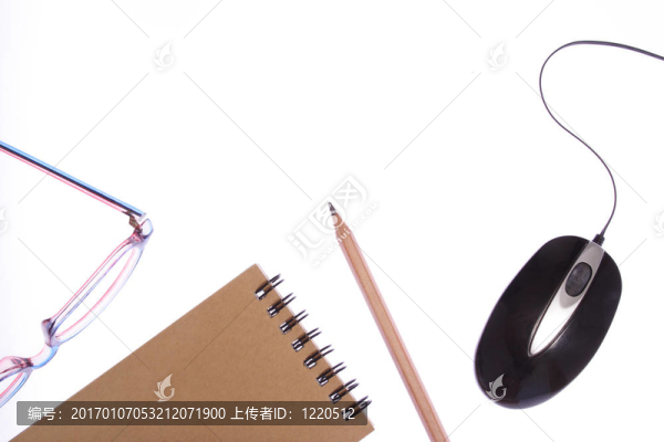 白色背景上的書寫用具