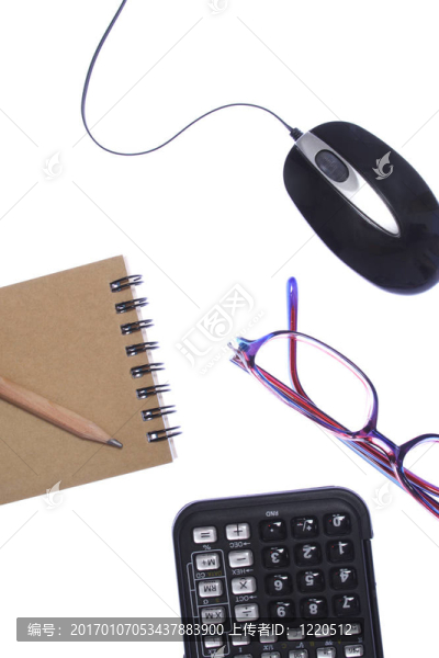 白色背景上的書寫用具