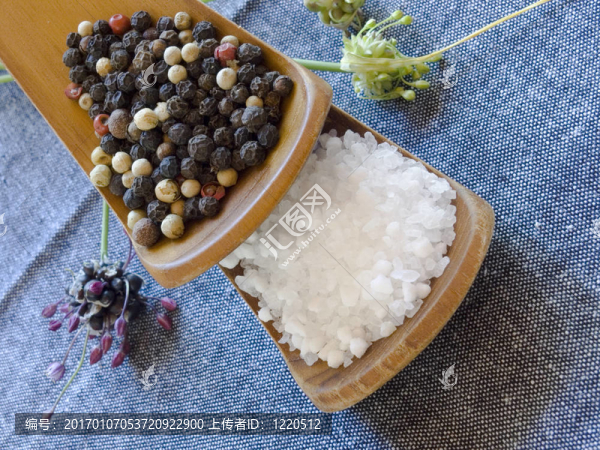 鹽和胡椒粉