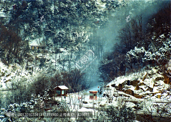 國(guó)畫空靈雪山