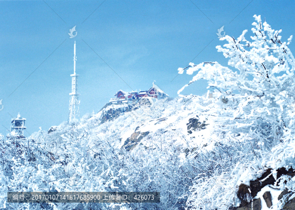 雪山銀裝素裹