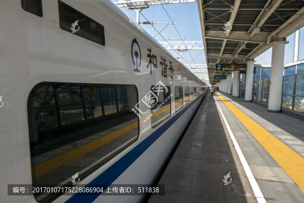 高鐵車站站臺(tái)