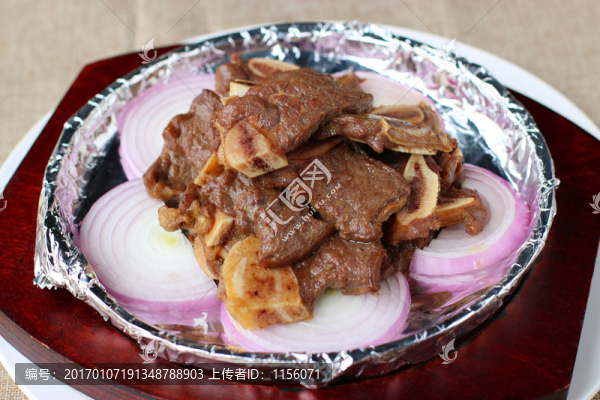 鐵板牛仔骨