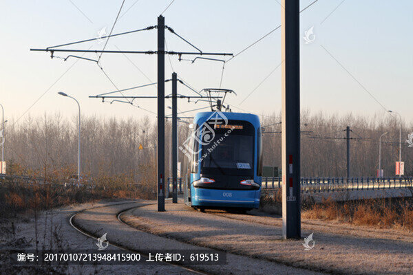 清晨陽(yáng)光中的有軌電車,沈陽(yáng)