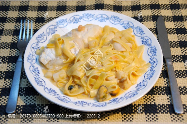 魚義大利面。