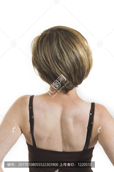 女人把她背