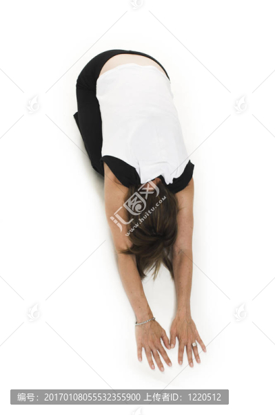 白衣女子在做瑜伽的T恤