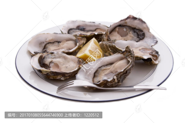 牡蠣；檸檬和叉子