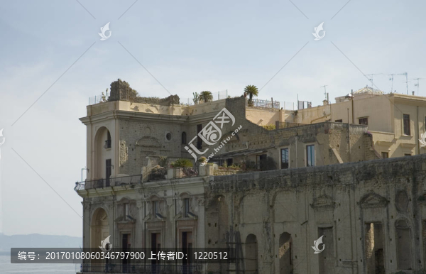 魔法宮殿；Naples