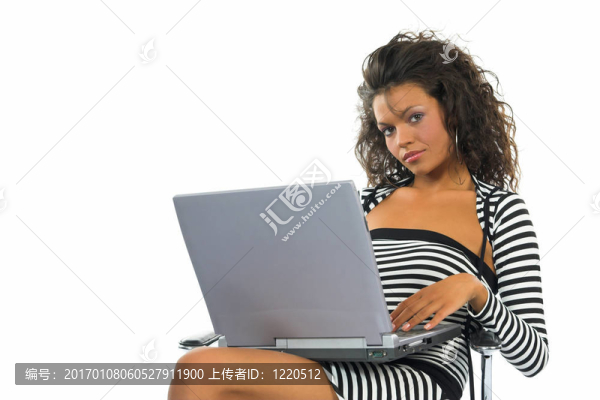 年輕漂亮的女商人的工作筆記本