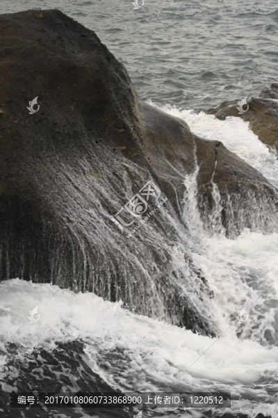 海洋中的巖石