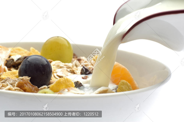 牛奶什錦早餐