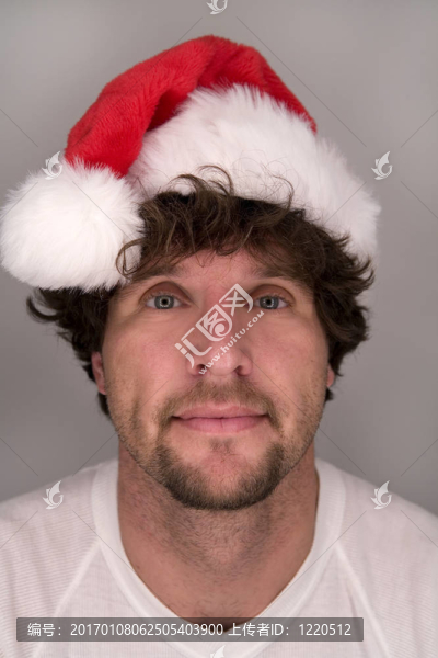 滑稽的人戴著Santa的帽子