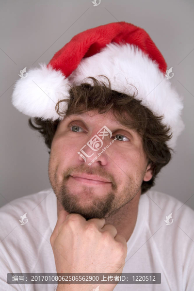滑稽的人戴著Santa的帽子