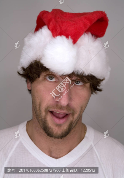 滑稽的人戴著Santa的帽子