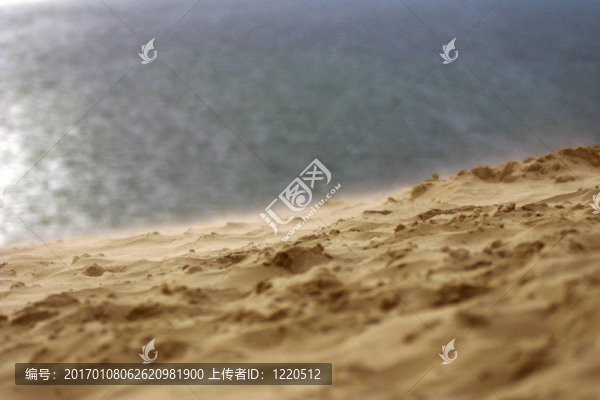風(fēng)在日落的海灘上