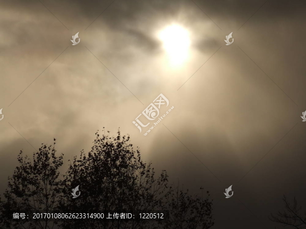 太陽和云