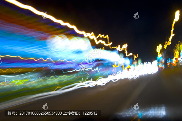 晚上開(kāi)車(chē)