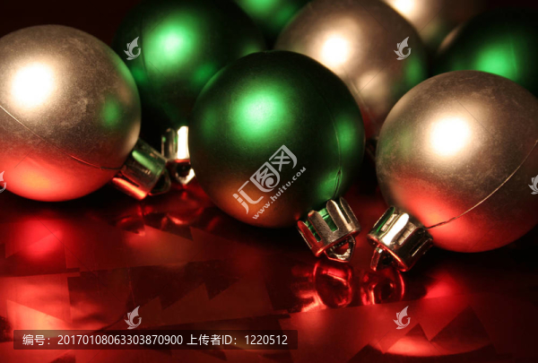 綠色和銀色BAL