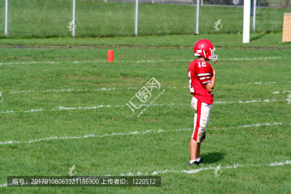 高中足球運(yùn)動(dòng)員-匯圖網(wǎng) www.fosd68.com 高中足球運(yùn)動(dòng)員