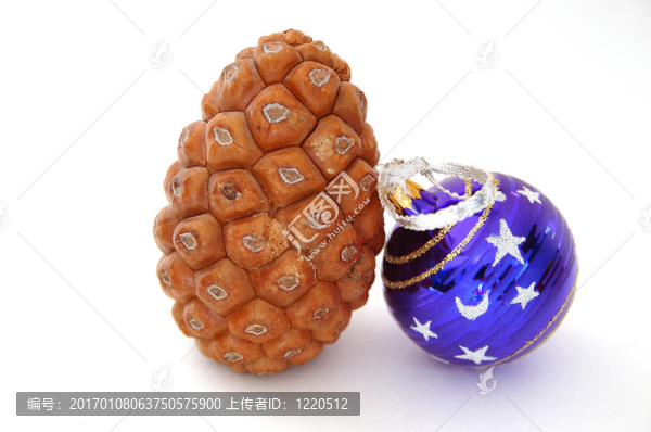 錐和圣誕球