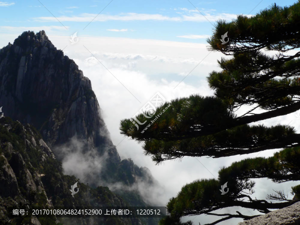 云中山峰