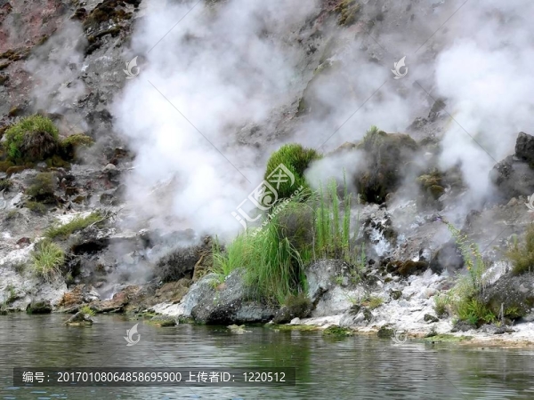 熱氣騰騰的岸邊
