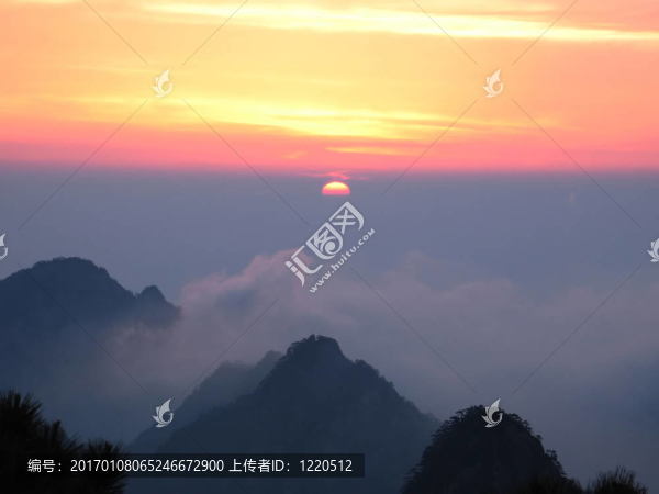 云中山峰