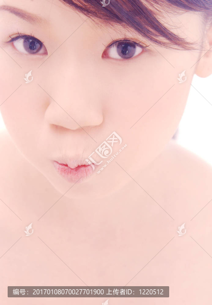 做鬼臉的女孩