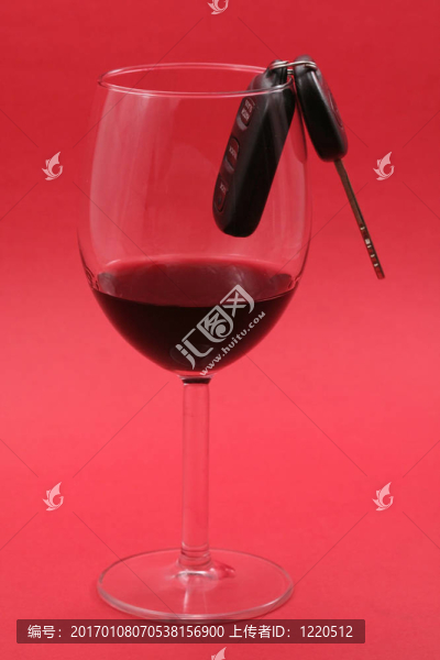 酒杯里的汽車鑰匙；醉酒司機(jī)