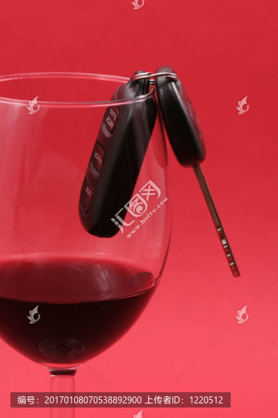 酒杯里的汽車鑰匙；醉酒司機(jī)