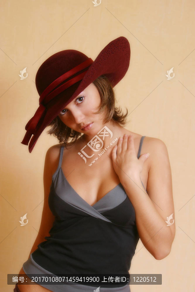 戴著紅帽子的女孩
